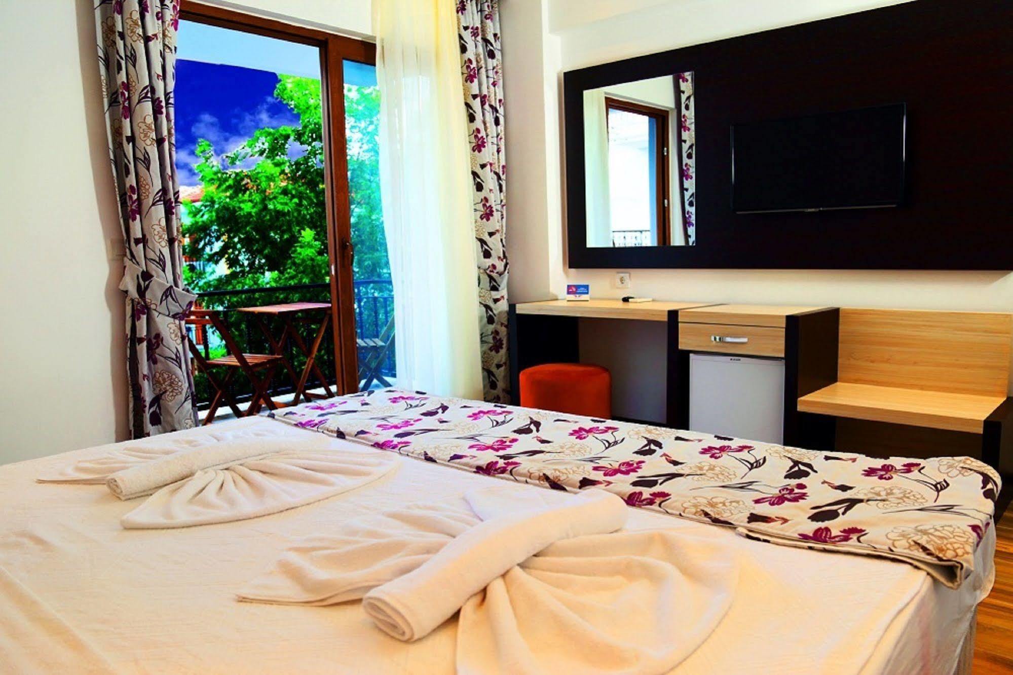 Hotel Hermes Kas Bagian luar foto